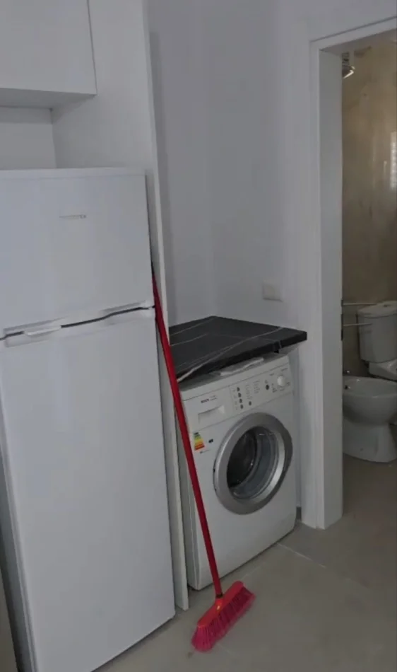 Tirane, jepet me qera apartament 1+1 Kati 2, 65 m² 450 € (Rruga 5 Maji)