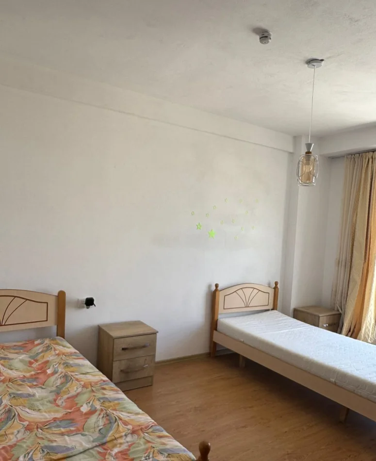 Tirane, jepet me qera apartament 3+1 Kati 1, 133 m² 500 € (Rruga 5 Maji)