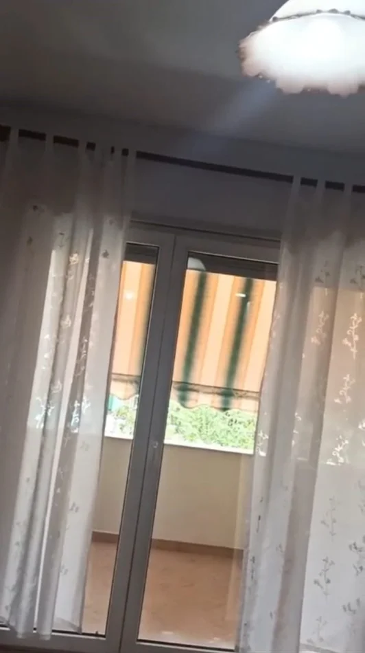 Tirane, jepet me qera apartament 1+1 Kati 3, 54 m² 350 € (Selvia)