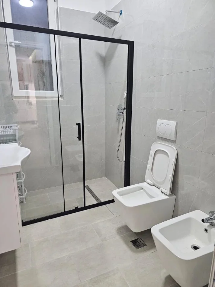 Tirane, jepet me qera apartament 1+1 Kati 2, 75 m² 500 € (Don Bosko)
