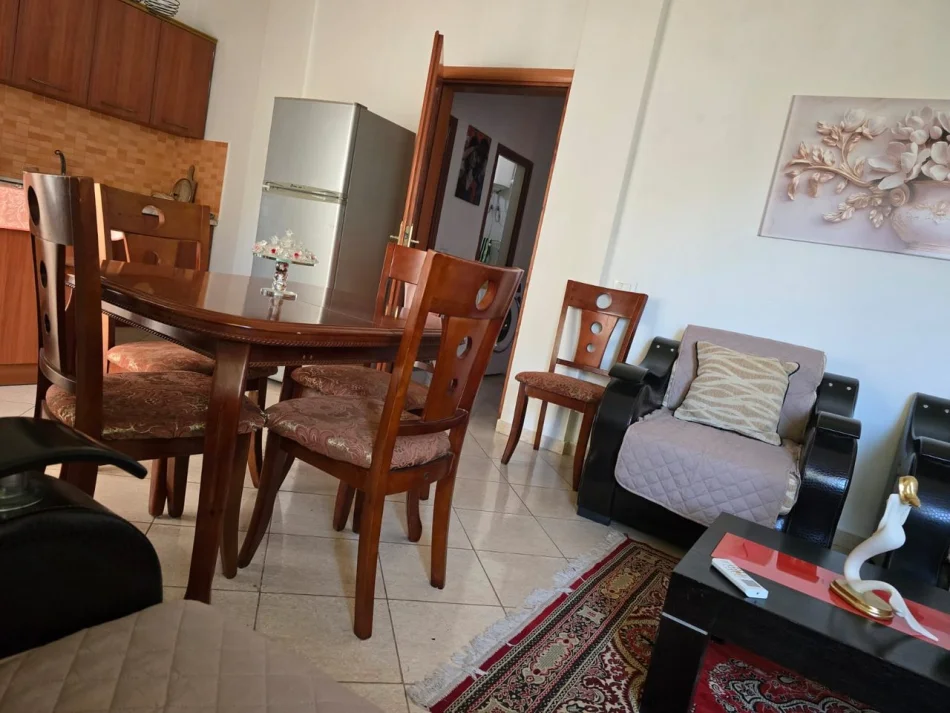 Tirane, jepet me qera apartament 2+1 Kati 3, 120 m² 650 € (Rruga Siri Kodra)