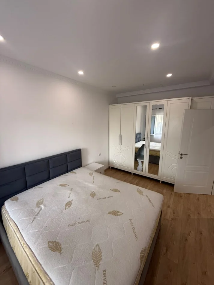 Tirane, jepet me qera apartament 1+1 Kati 3, 65 m² 480 € (Rruga Don Bosko)