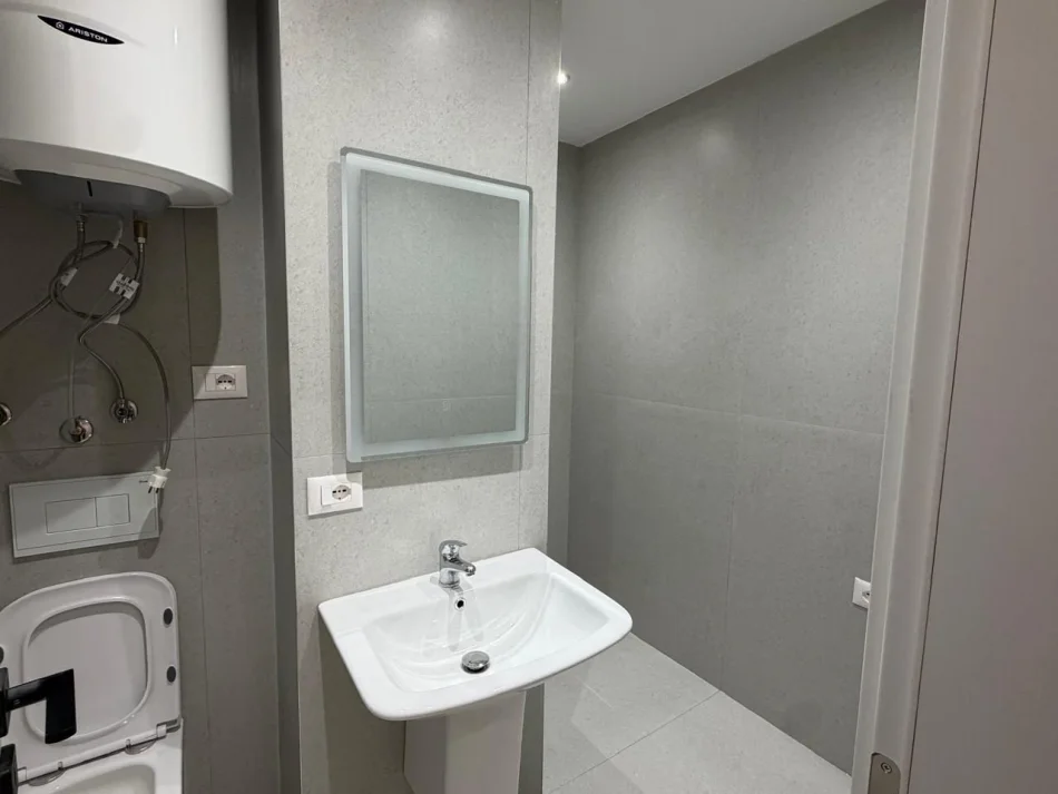 Tirane, shitet apartament 1+1 Kati 11, 190.000 € (Kompleksi Usluga)