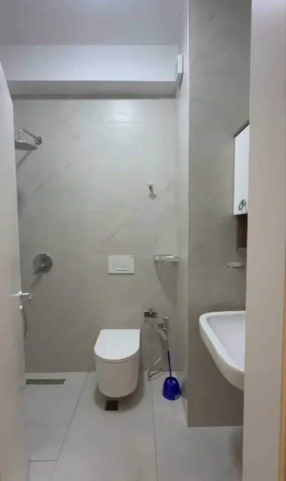 Tirane, jepet me qera apartament 1+1 Kati 3, 55 m² 380 € (Ali Demi)