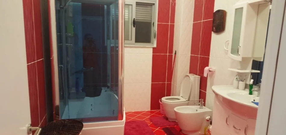 Tirane, shitet apartament 3+1 Kati 4, 155 m² 250.000 € (Casa Italia)