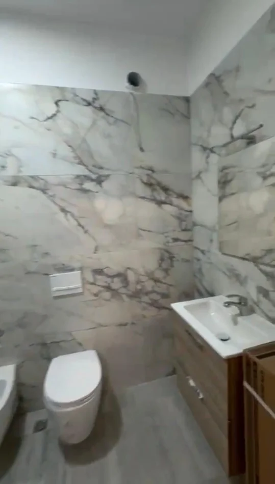 Tirane, jepet me qera apartament 2+1 Kati 4, 100 m² 620 € (Rruga 5 Maji)