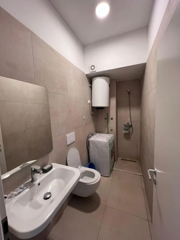 Tirane, jepet me qera apartament 1+1 Kati 1, 33 m² 400 € (Ali Demi)