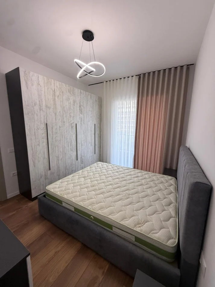 Tirane, jepet me qera apartament 1+1 Kati 3, 65 m² 500 € (Paskuqan)