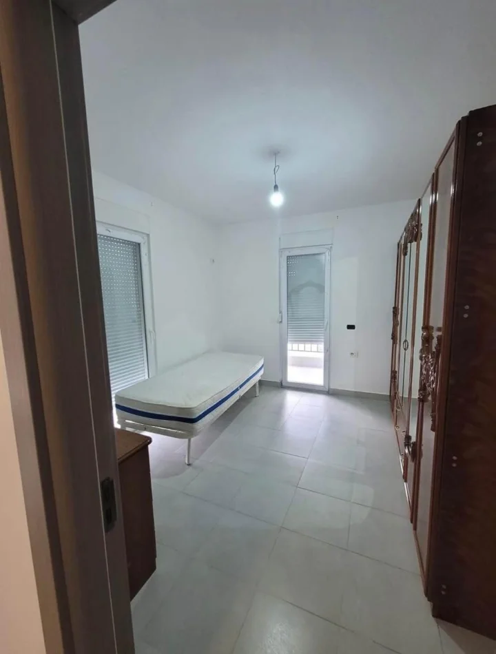 Tirane, jepet me qera apartament 2+1 Kati 3, 110 m² 450 € (Rruga 5 Maji)