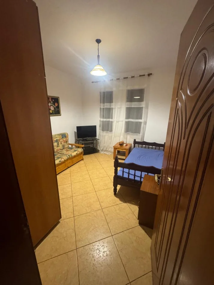 Tirane, jepet me qera apartament 2+1 Kati 1, 100 m² 500 € (Komuna e Parisit)