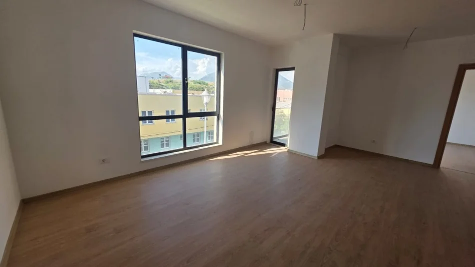 Tirane, jepet me qera apartament 2+1 Kati 2, 100 m² 500 € (Zgara 5 Maj)