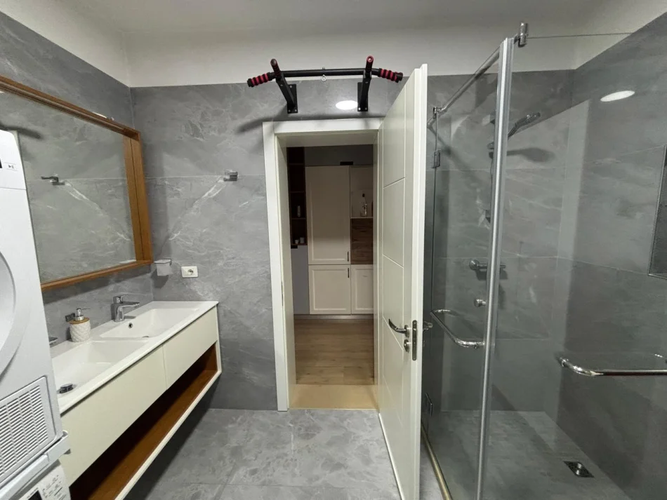 Tirane, jepet me qera apartament 1+1 Kati 9, 53 m² 440 € (Vilat Gjermane)