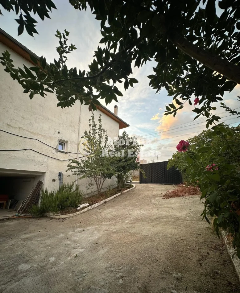 Tirane, jepet me qera apartament 1+1 Kati 1, 60 m² 400 € (Sanatorium)