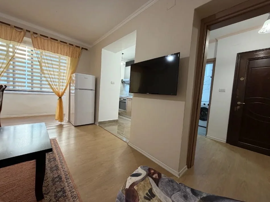 Tirane, jepet me qera apartament 1+1 Kati 2, 60 m² 550 € (Rruga e Elbasanit)