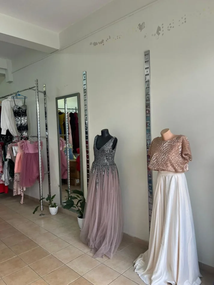 Tirane, jepet me qera ambjent biznesi Kati 1, 45 m² 530 € (Komuna e Parisit)