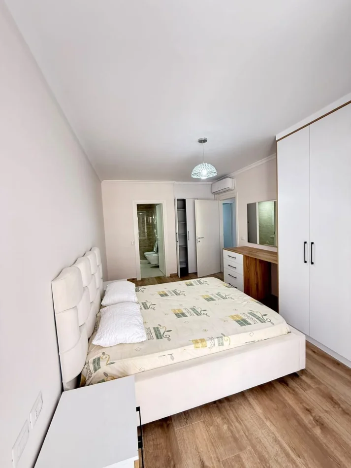 Tirane, jepet me qera apartament 2+1 Kati 4, 95 m² 830 € (Rruga Don Bosko)