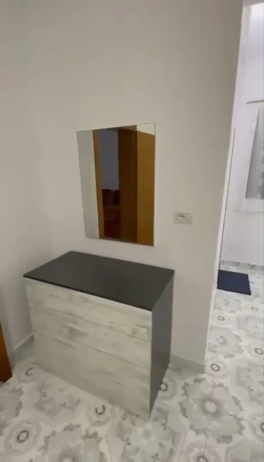 Tirane, jepet me qera apartament 1+1 Kati 1, 65 m² 400 € (Spitali Amerikan 2)