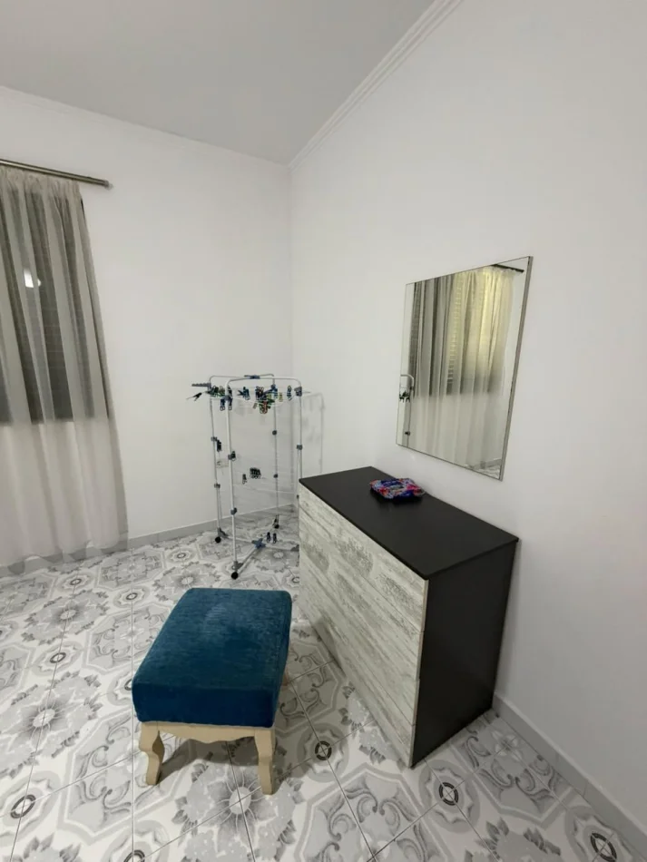 Tirane, jepet me qera apartament 1+1 Kati 1, 65 m² 380 € (Spitali Amerikan 2)