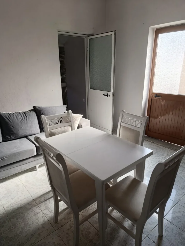 Tirane, jepet me qera apartament 1+1 Kati 2, 70 m² 350 € (Poshte Spitali Amerikan 2)
