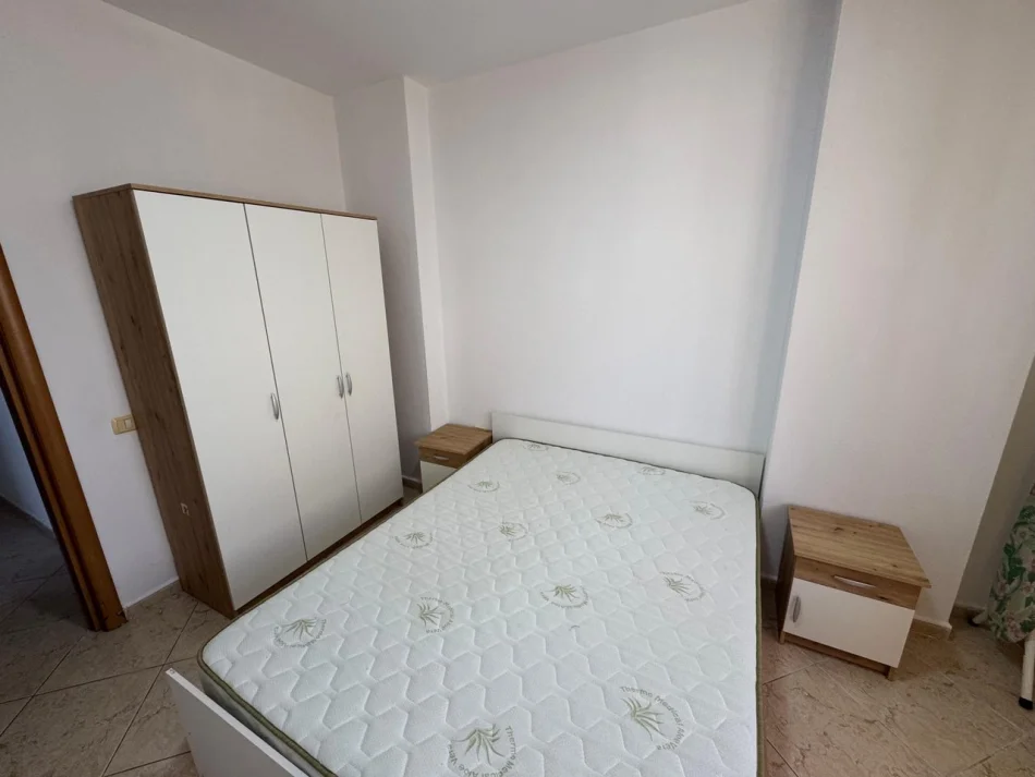 Tirane, jepet me qera apartament 1+1 Kati 3, 65 m² 550 € (Rruga e Elbasanit)