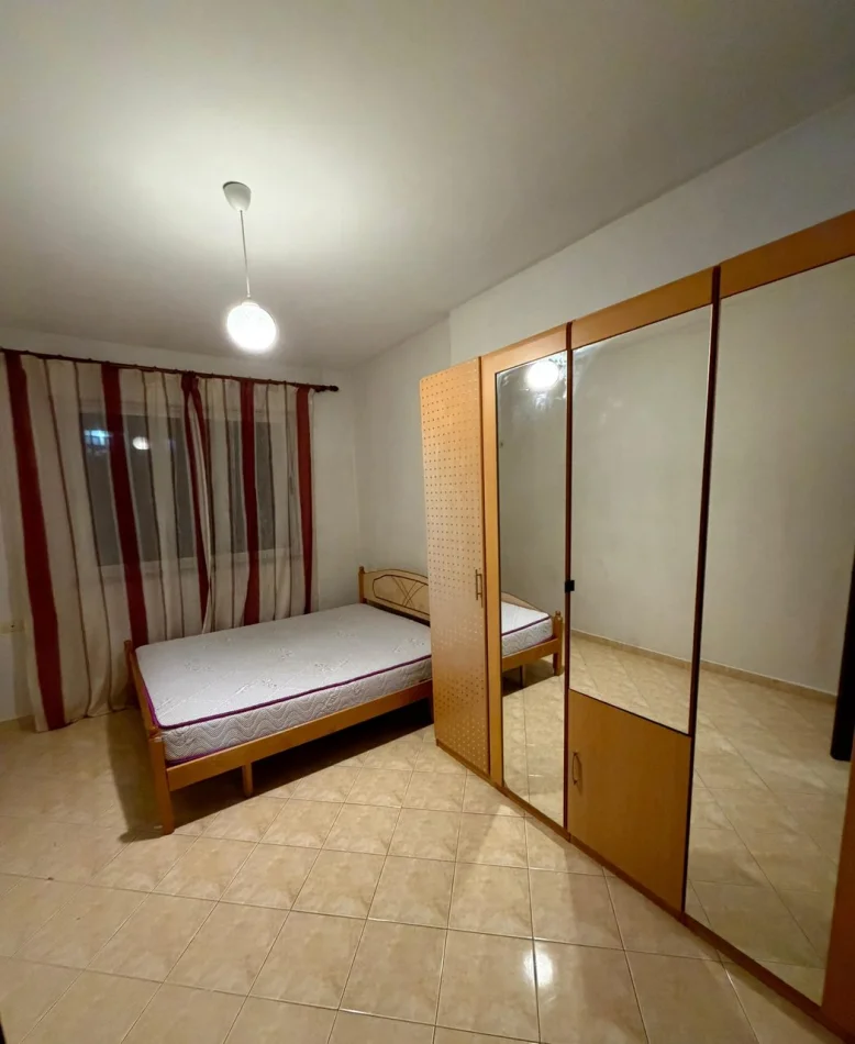 Tirane, jepet me qera apartament 1+1 Kati 5, 60 m² 400 € (Yzberisht)