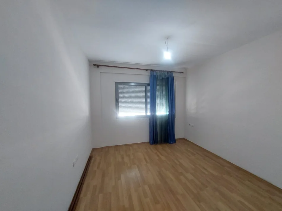 Tirane, jepet me qera apartament 2+1 Kati 5, 90 m² 450 € (Rruga 5 Maji)