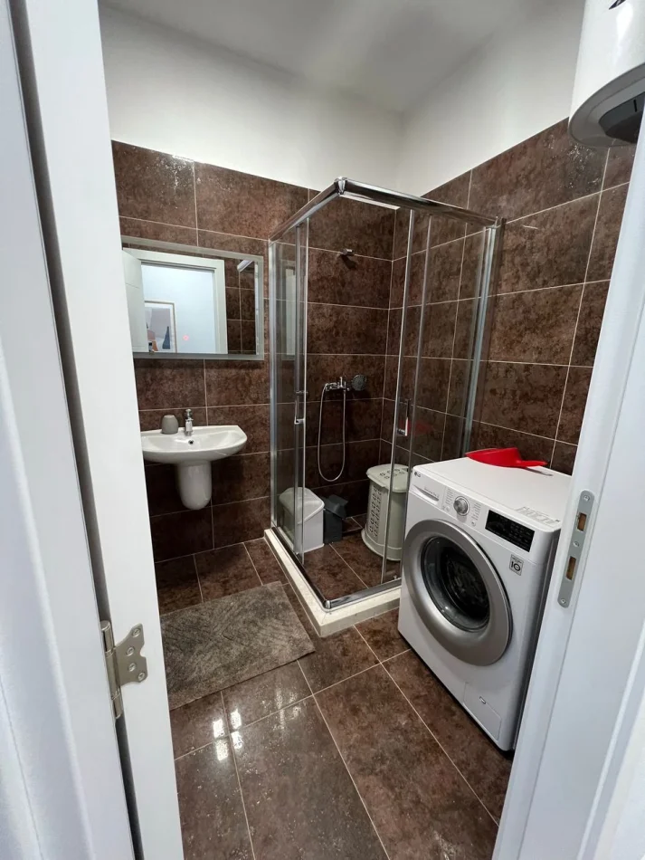 Tirane, jepet me qera apartament 2+1 Kati 3, 110 m² 700 € (Laprakë)