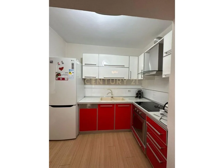 Tirane, jepet me qera apartament 2+1 Kati 2, 74 m² 700 € (Stadiumi Dinamo)