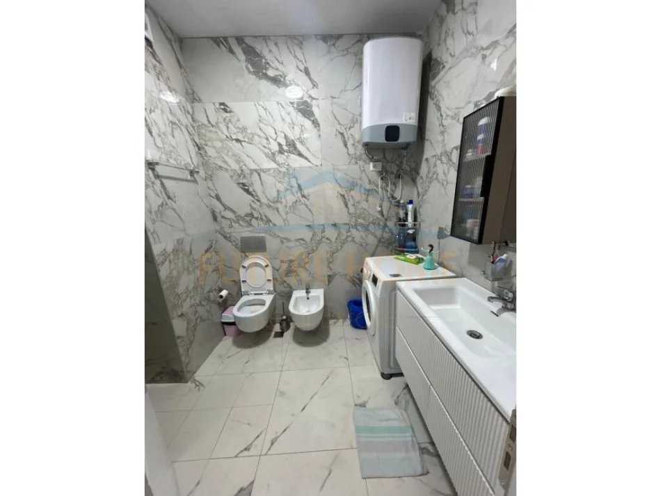 Tirane, shitet apartament 1+1+Ballkon Kati 4, 69 m² 120.000 € (Fusha e Avacionit)