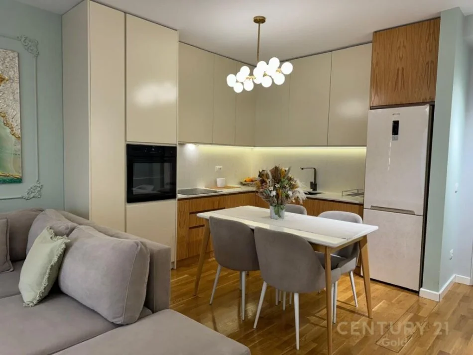 Tirane, jepet me qera apartament 1+1 dhe post parkimi i perfshire, Kati 1, 75 m² 1.000 € (Rruga Barrikadave)