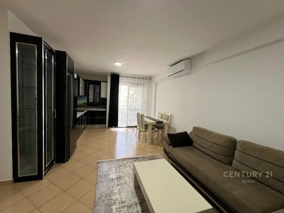 Tirane, jepet me qera apartament 1+1 Kati 2, 70 m² 450 € (5 Maji)