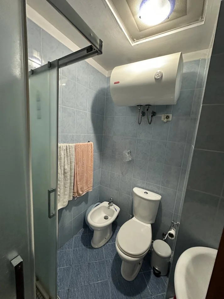 Tirane, jepet me qera apartament Kati 7, 70 m² 500 € (Rruga e Kavajes)