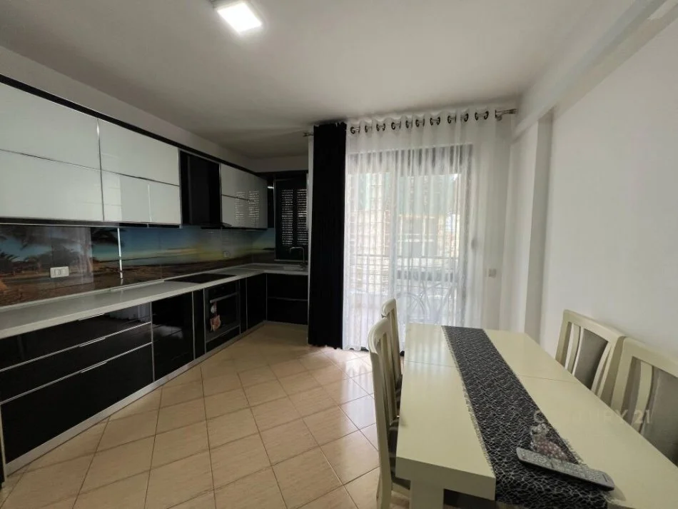 Tirane, jepet me qera apartament 1+1 Kati 2, 70 m² 450 € (5 Maji)