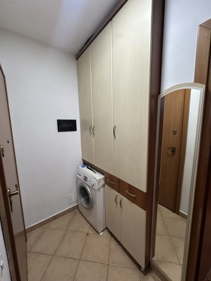 Tirane, jepet me qera apartament Kati 7, 70 m² 500 € (Rruga e Kavajes)