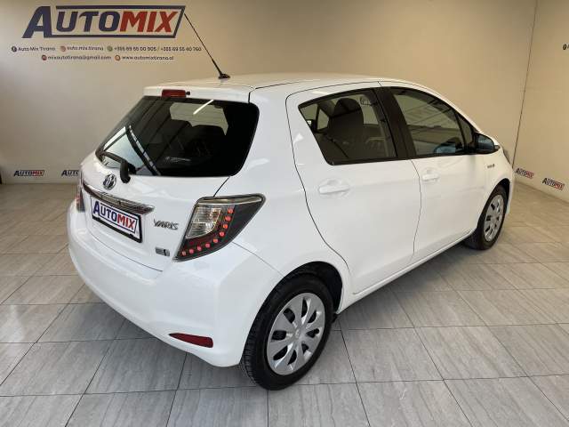 Tirane, shes makine Toyota YARIS Viti 2014, 10.400 Euro