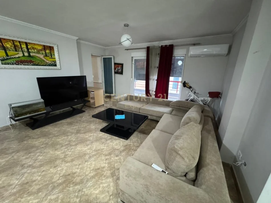 Tirane, shes apartament 2+1+Ballkon Kati 3, 140 m² 250.000 € (kompleksi Kolombo)