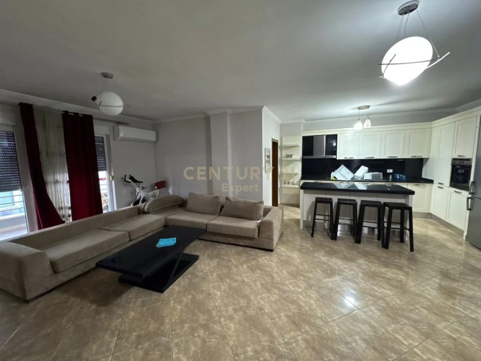 Tirane, shes apartament 2+1+Ballkon Kati 3, 140 m² 250.000 € (kompleksi Kolombo)