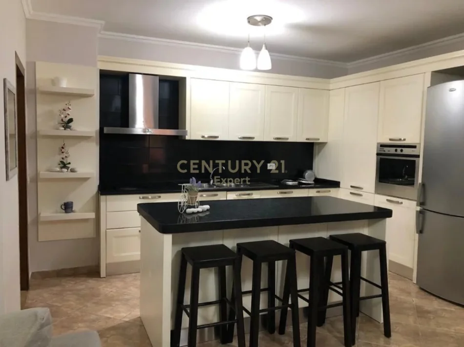 Tirane, shes apartament 2+1+Ballkon Kati 3, 140 m² 250.000 € (kompleksi Kolombo)