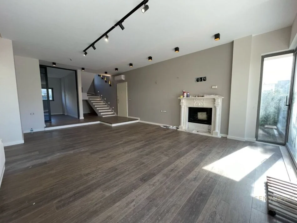 Gjiri Lalezit | Hamallaj, shitet Vile 2 Katshe , 291 m² 700.000 € (Gjiri Lalzit, kompleksi Lura 3)