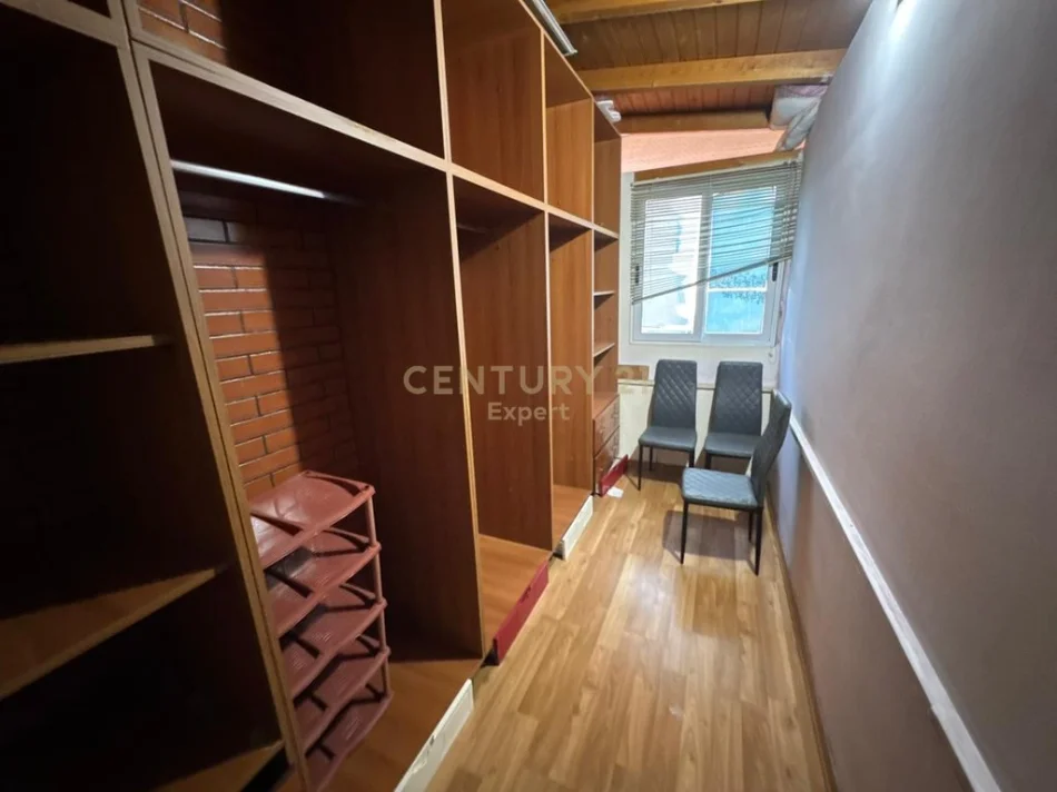 Tirane, shes apartament 2+1+Ballkon Kati 3, 140 m² 250.000 € (kompleksi Kolombo)