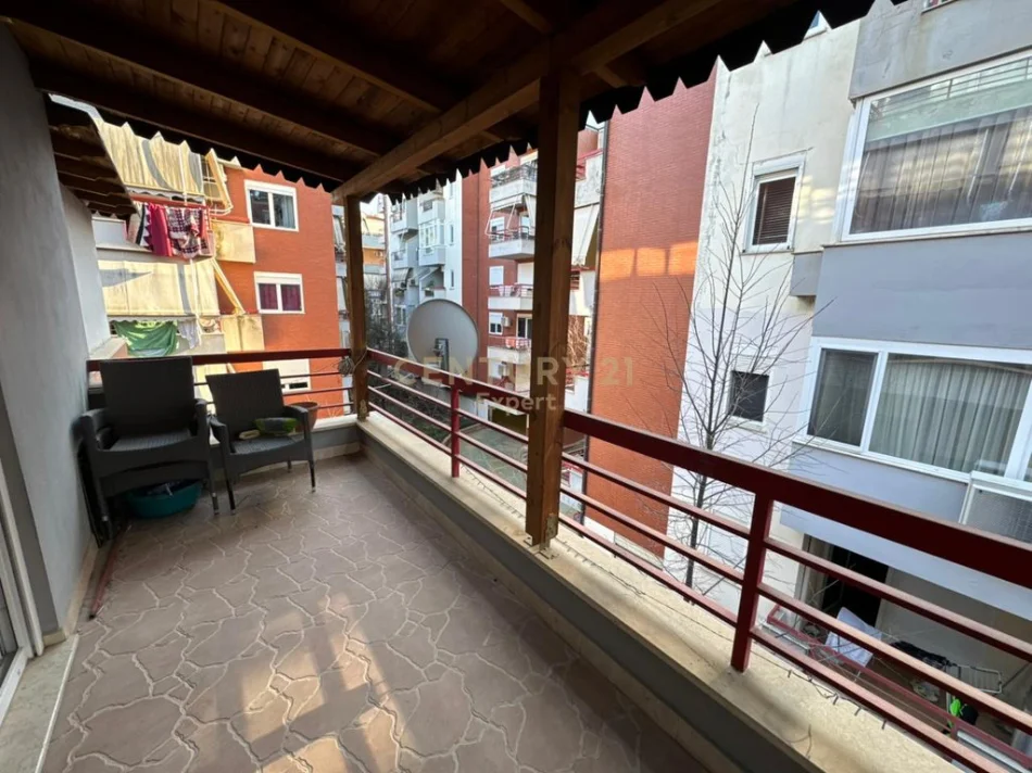 Tirane, shes apartament 2+1+Ballkon Kati 3, 140 m² 250.000 € (kompleksi Kolombo)