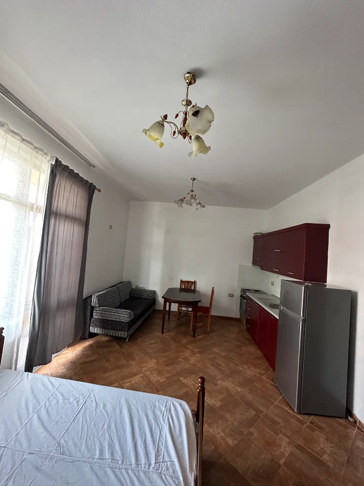 Tirane, jepet me qera garsonier 1+1 Kati 2, 40 m² 300 € (Rruga Havzi Nela)