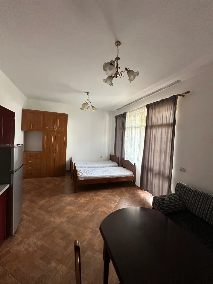 Tirane, jepet me qera garsonier 1+1 Kati 2, 40 m² 300 € (Rruga Havzi Nela)