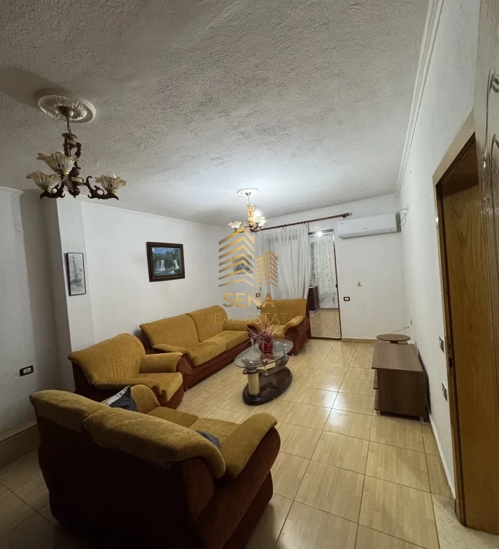 Tirane, jepet me qera apartament 2+1+Ballkon Kati 2, 125 m² 500 € (Varri i Bamit)