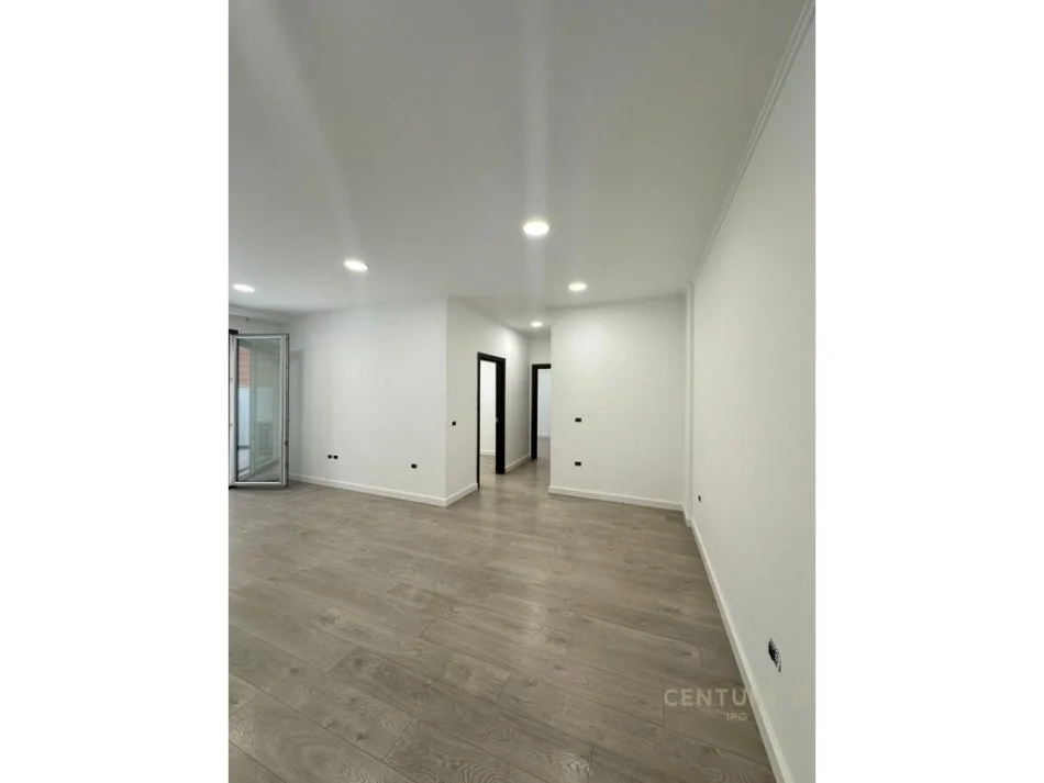 Tirane, jepet me qera zyre Kati 5, 100 m² 1.200 € (Hillton)