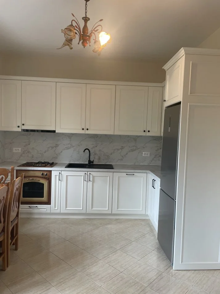 Tirane, jepet me qera 3+1+Aneks+Ballkon Kati 2, 450 € (Rruga Kokonozeve)