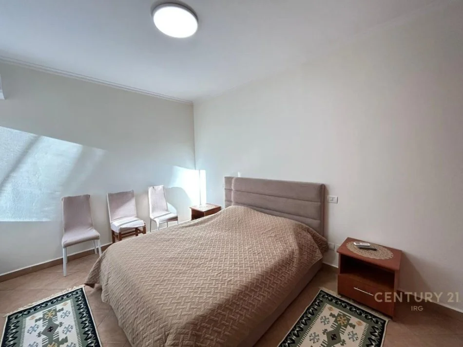 Tirane, jepet me qera apartament 2+1+Aneks+Ballkon Kati 3, 115 m² 950 € (Rr. e Kavajes)