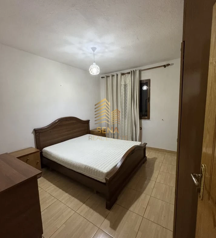 Tirane, jepet me qera apartament 2+1+Ballkon Kati 2, 125 m² 500 € (Varri i Bamit)