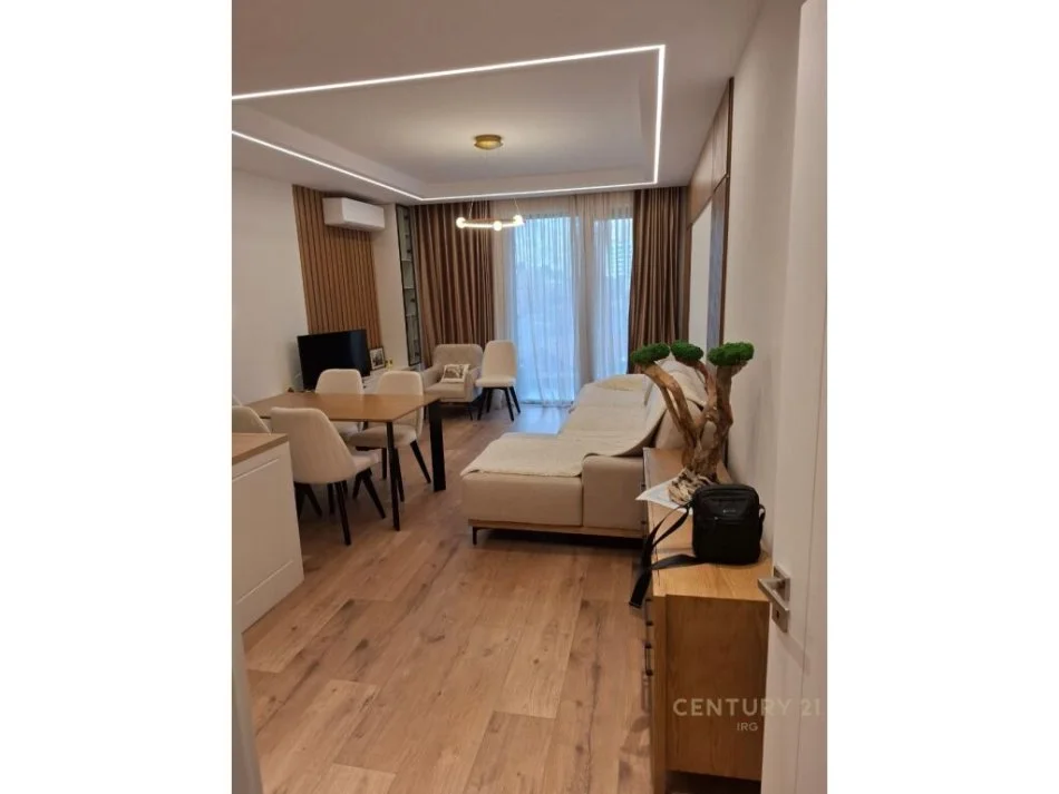 Tirane, jepet me qera apartament 2+1+2 dhe parkim, Kati 3, 102 m² 1.000 € (Porcelan)