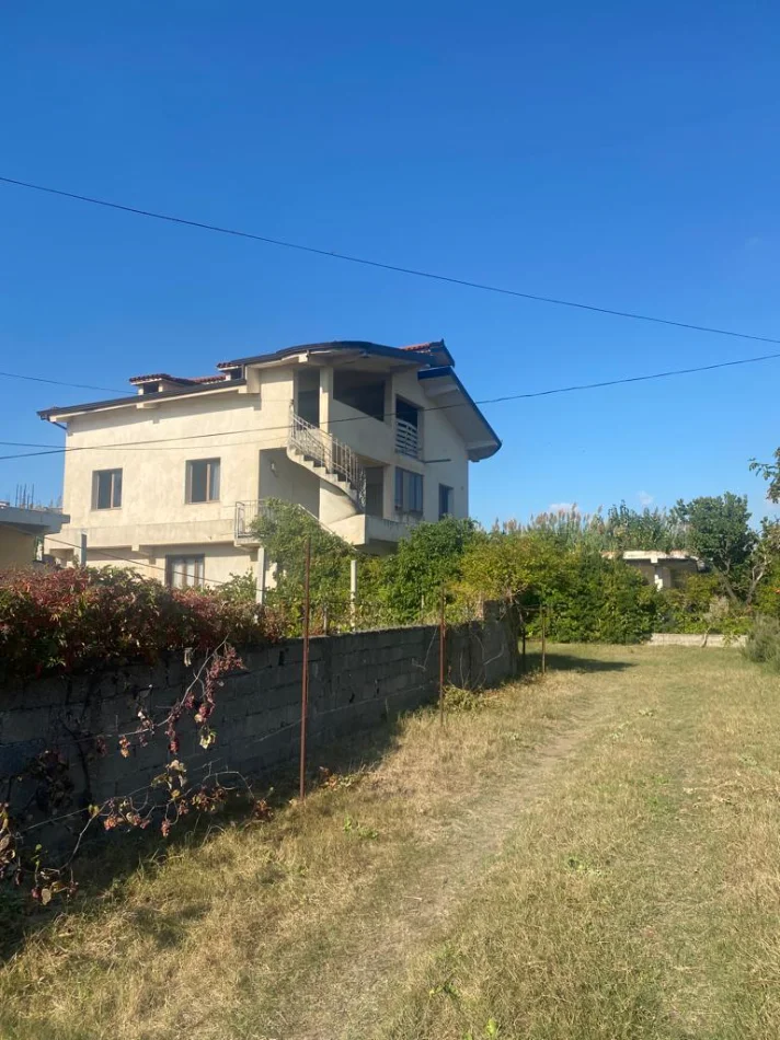 Durres, shitet apartament 3 Katshe Kati 0, 426 m² 270.000 € (Rruga Asti Gogoli)